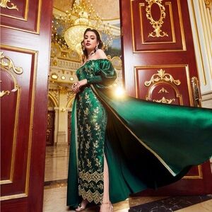 Elegant Green Off-Shoulder Wedding Dress